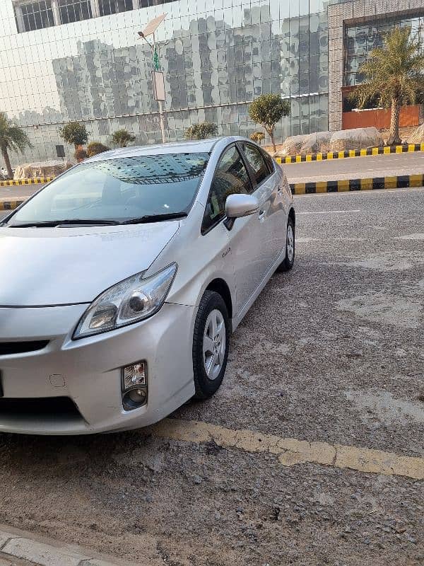 Toyota Prius 2011 1