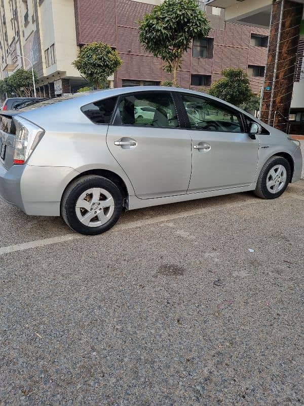 Toyota Prius 2011 3