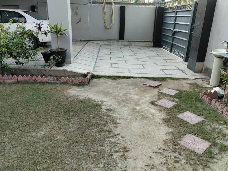 kanal single storey house 150 feet road main boulevard near college road al janat shadi hall 7