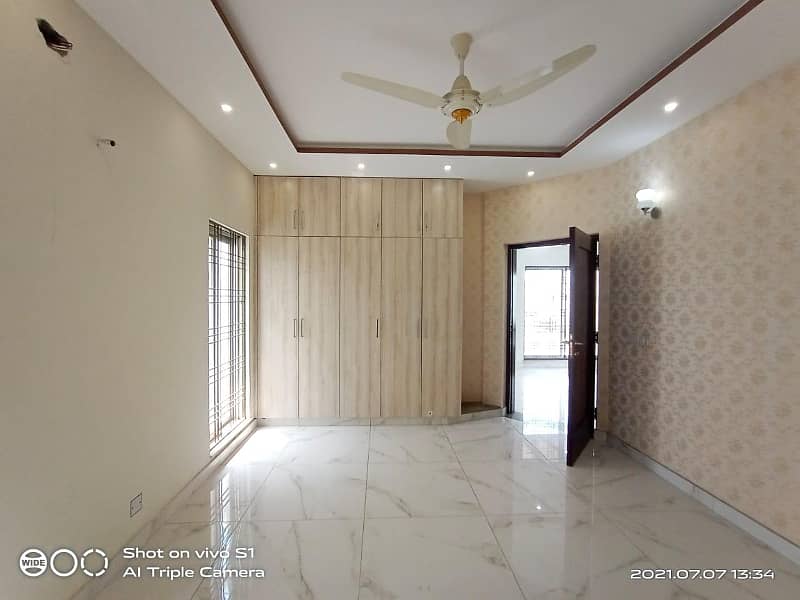 10 Marla Independent Full House 4 Bed Drawing Dining 2 Kitchen Tv Lounge Store Servant Quarter Tiles Slightly Used Divine Garden Near Metro Airport Road 4