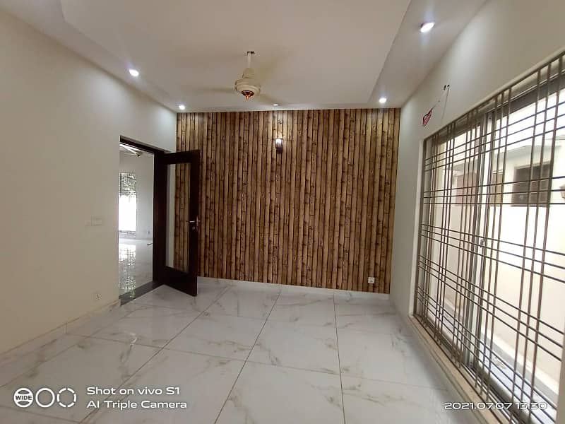 10 Marla Independent Full House 4 Bed Drawing Dining 2 Kitchen Tv Lounge Store Servant Quarter Tiles Slightly Used Divine Garden Near Metro Airport Road 5