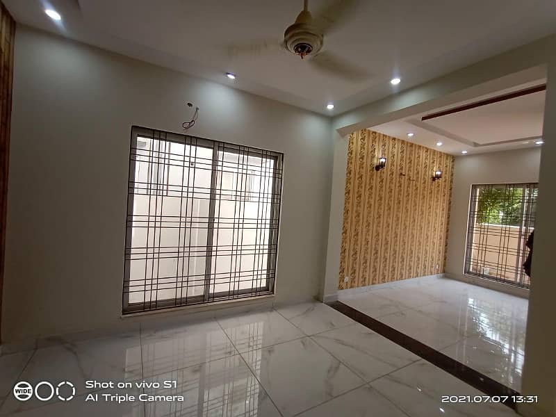 10 Marla Independent Full House 4 Bed Drawing Dining 2 Kitchen Tv Lounge Store Servant Quarter Tiles Slightly Used Divine Garden Near Metro Airport Road 6