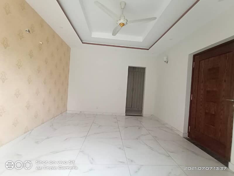 10 Marla Independent Full House 4 Bed Drawing Dining 2 Kitchen Tv Lounge Store Servant Quarter Tiles Slightly Used Divine Garden Near Metro Airport Road 7