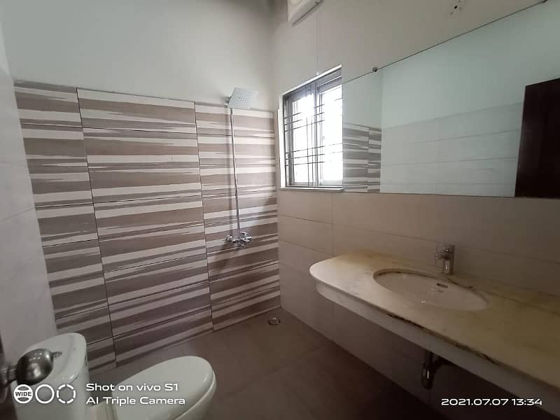 10 Marla Independent Full House 4 Bed Drawing Dining 2 Kitchen Tv Lounge Store Servant Quarter Tiles Slightly Used Divine Garden Near Metro Airport Road 11