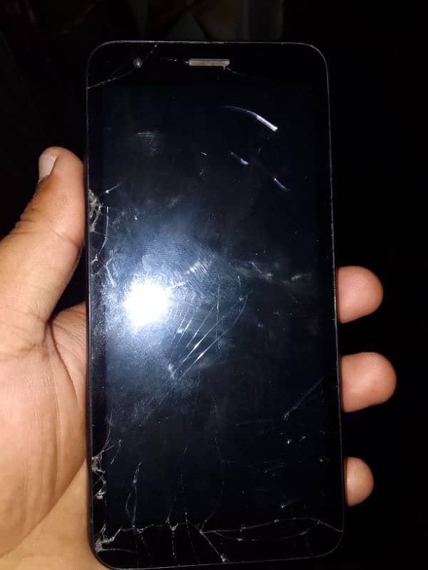 itel p17pro all ok bs upr sa shisha tota hua h 4