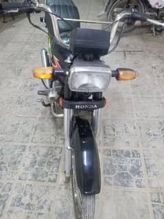 VIP BIKE HN, KOI KAAM NHI HN ,MODEL 2021 HN , KARACHI NO HN 0