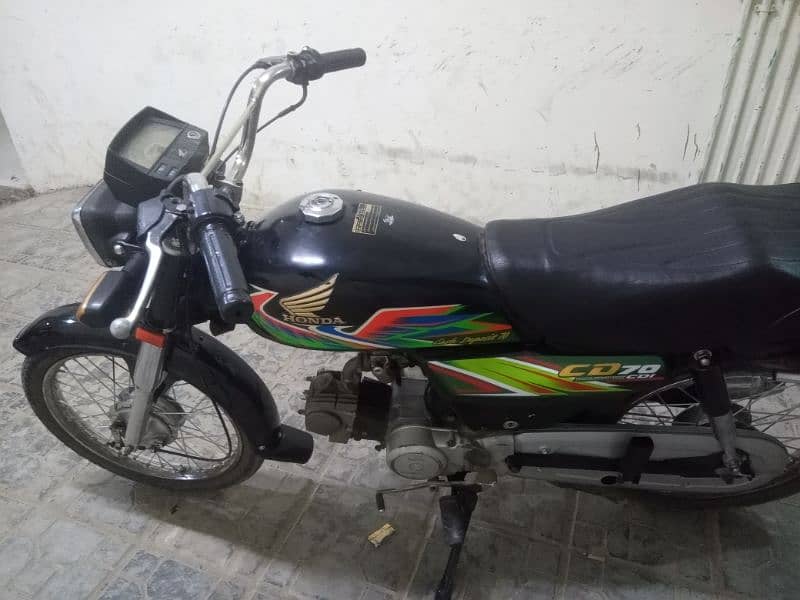 VIP BIKE HN, KOI KAAM NHI HN ,MODEL 2021 HN , KARACHI NO HN 1