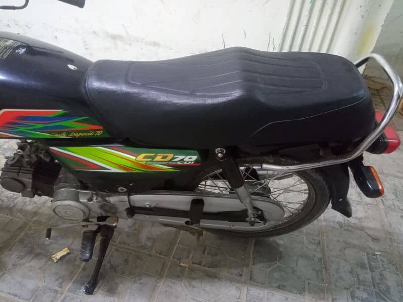 VIP BIKE HN, KOI KAAM NHI HN ,MODEL 2021 HN , KARACHI NO HN 2