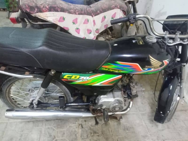 VIP BIKE HN, KOI KAAM NHI HN ,MODEL 2021 HN , KARACHI NO HN 3