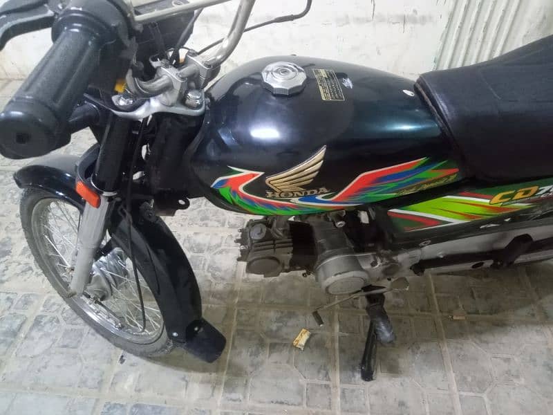 VIP BIKE HN, KOI KAAM NHI HN ,MODEL 2021 HN , KARACHI NO HN 7