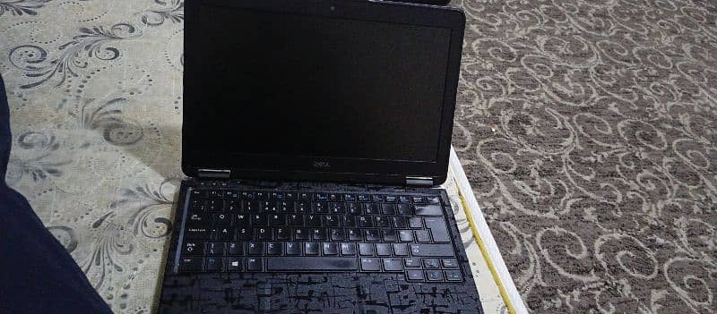 Dell latitude 8 GB ram 256 GB SSD 0