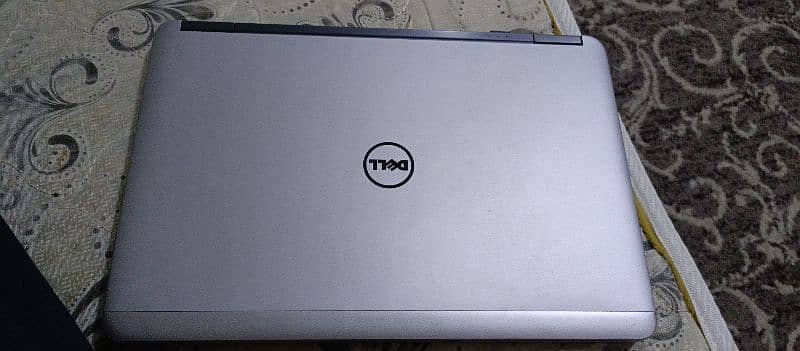 Dell latitude 8 GB ram 256 GB SSD 1