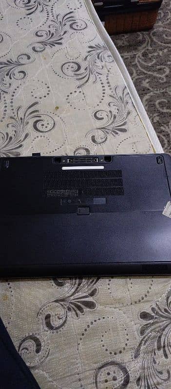 Dell latitude 8 GB ram 256 GB SSD 2