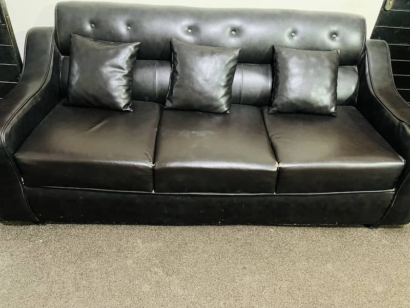 Leather sofa set (6 seater) 0