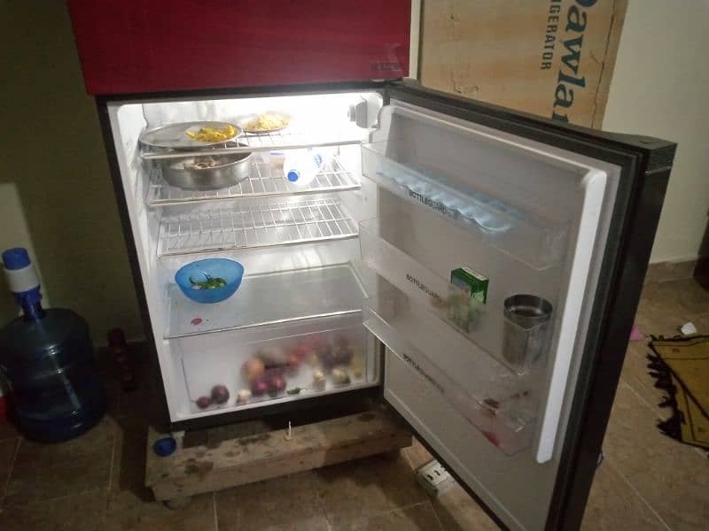 Haier glass freezers bahut acchi condition Mein Hai chalne mein bouth 0