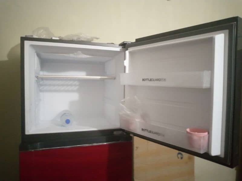 Haier glass freezers bahut acchi condition Mein Hai chalne mein bouth 2