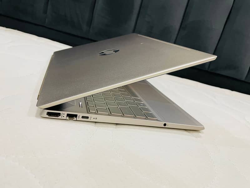 Hp Pavilion 10th Gen C-i5 Rose Gold 512GB SSD NVMe. . 3