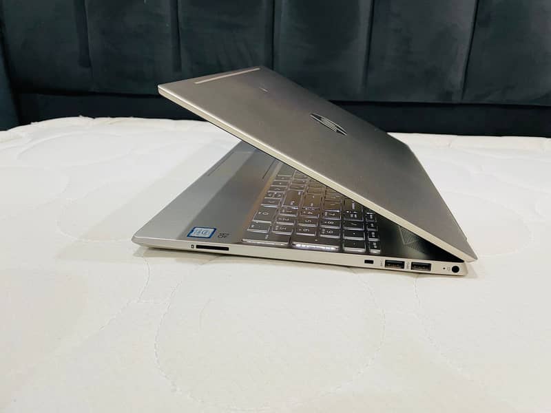 Hp Pavilion 10th Gen C-i5 Rose Gold 512GB SSD NVMe. . 8