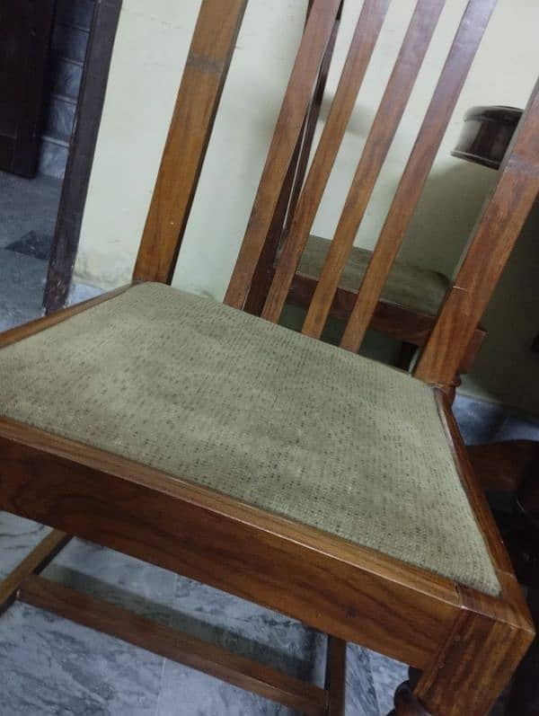 Dining table with 6 chairs for sale 3