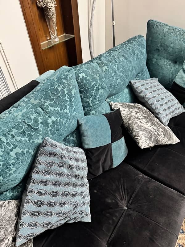 l shaped sofa in good condition perfect foam and everything 10