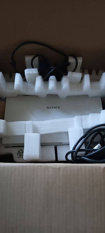 Sony Multimedia Projector DX120 0