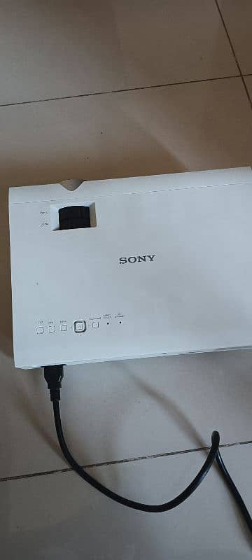 Sony Multimedia Projector DX120 1