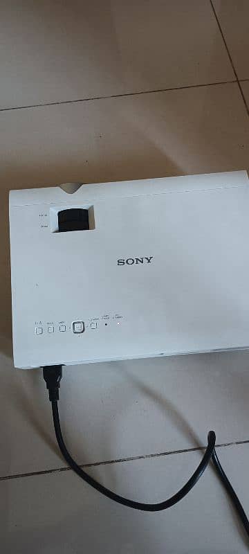 Sony Multimedia Projector DX120 7