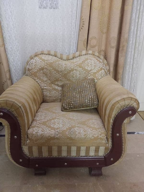 5 Seater Sofa Set condition 8/10 5