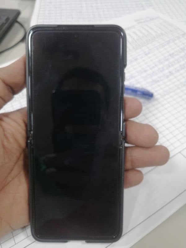 motorola razr 40 ultra new 6