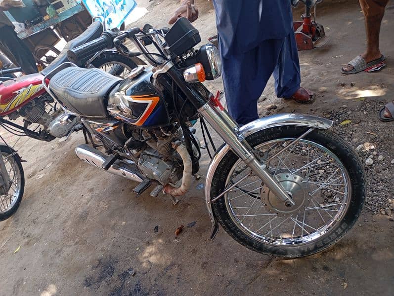 bht achi bike ha koi kaam nhe ha 0