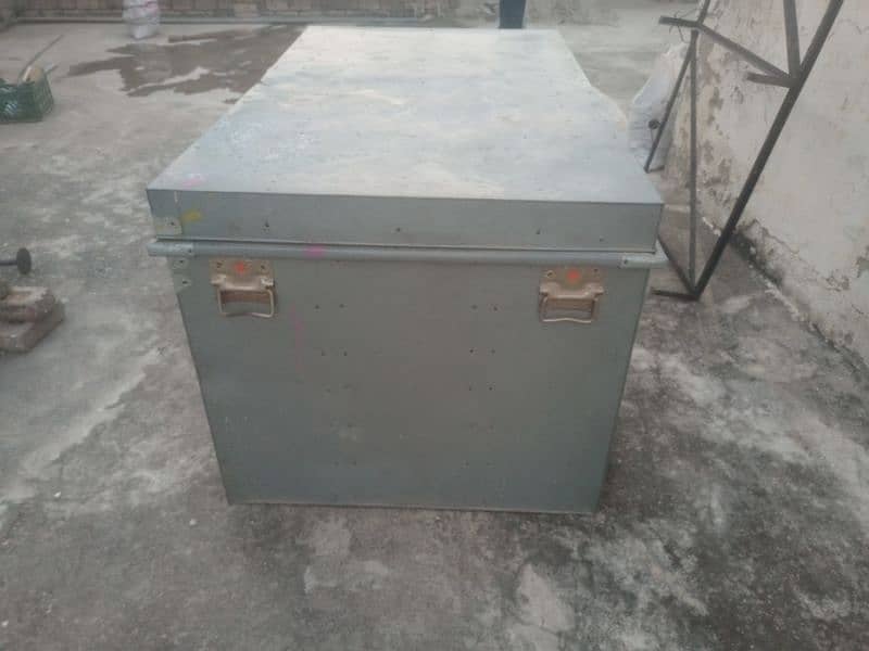 Steel Peti 5X3, with stand 2