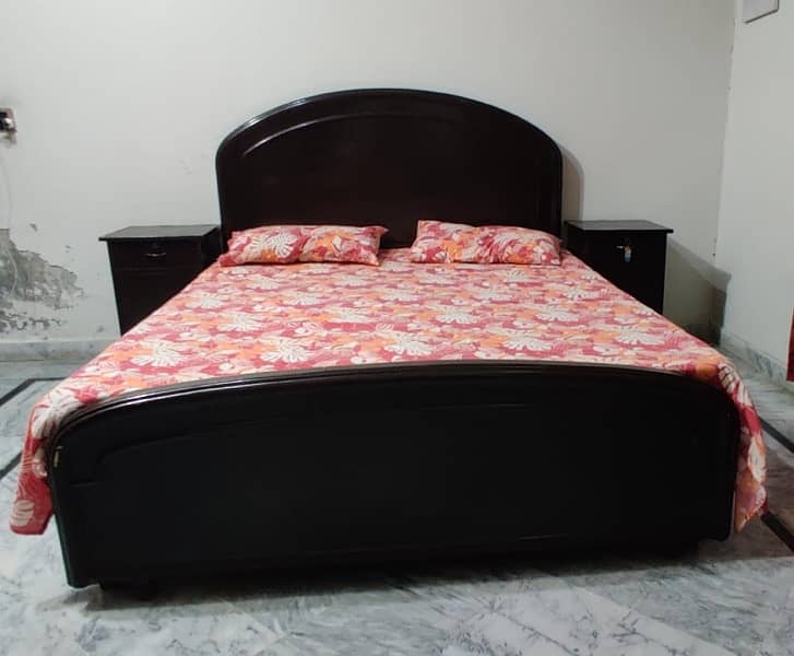 double bed without mattress 2 side table 1