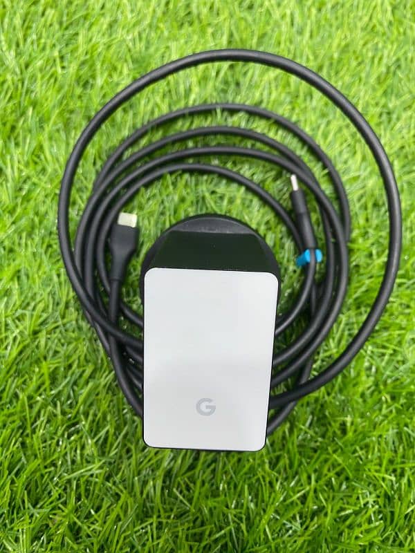 Google Universal 22.5W Dual Port USB Type-C Charger 1