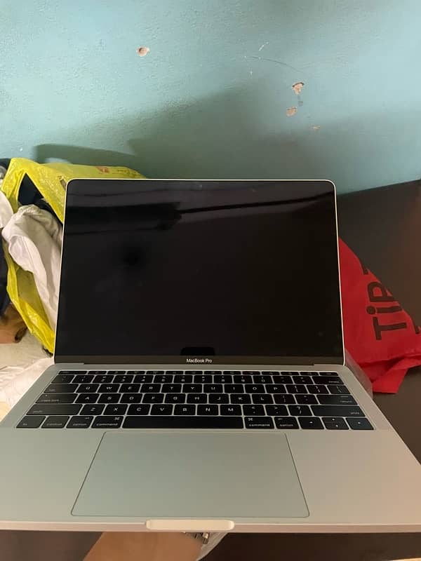 Macbook pro 2016 13inch i7 1