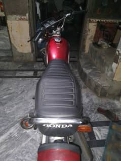 re red blue and Honda 125