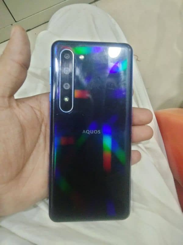 aquos r5 0