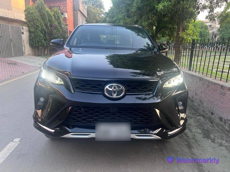 Toyota Fortuner Legender 2023 0