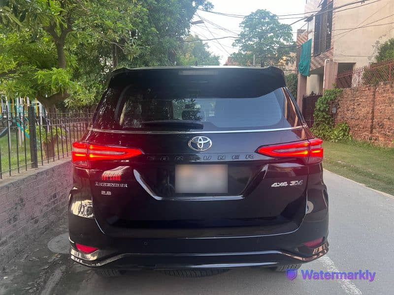 Toyota Fortuner Legender 2023 2