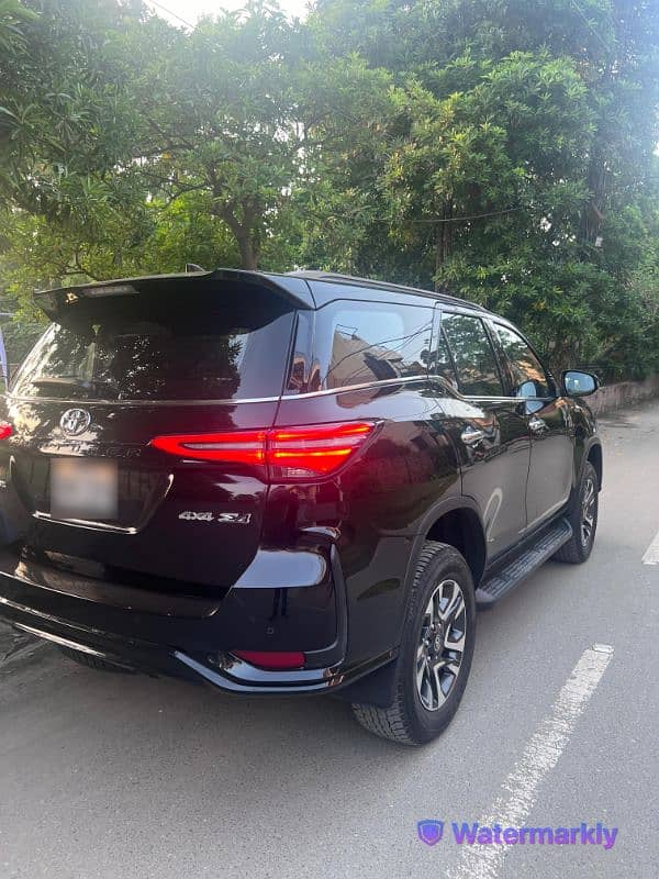 Toyota Fortuner Legender 2023 4