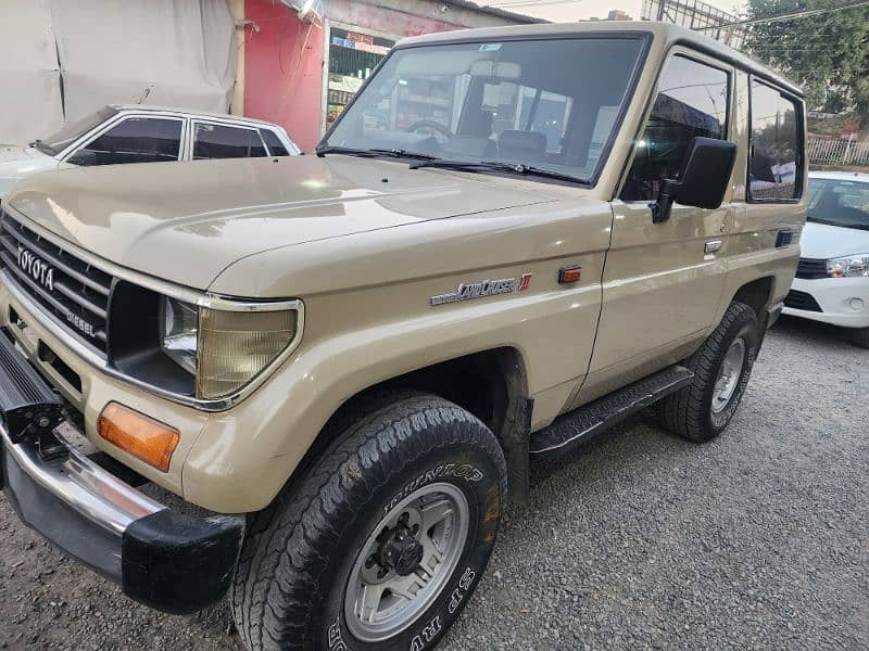 Toyota Land Cruiser 1990 3