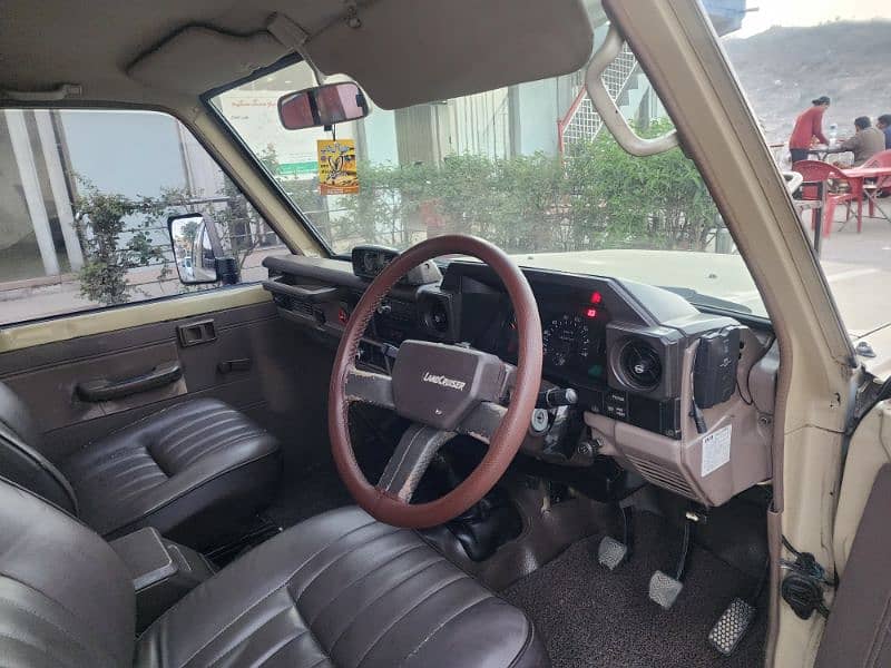 Toyota Land Cruiser 1990 5