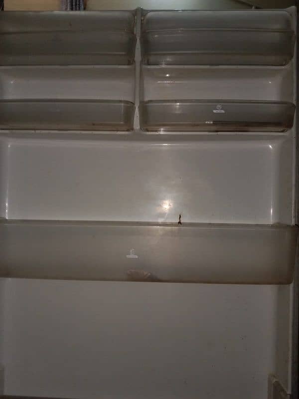 westpoint jambo size fridge urgent sale 5