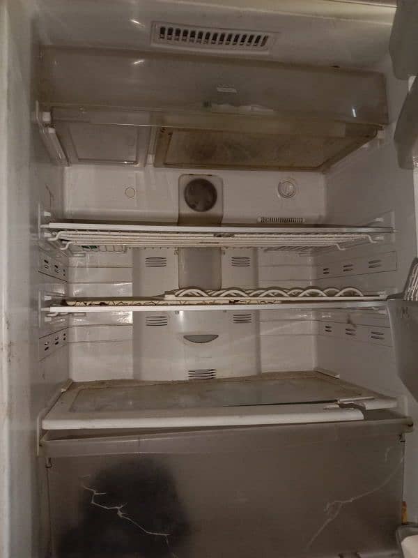 westpoint jambo size fridge urgent sale 6