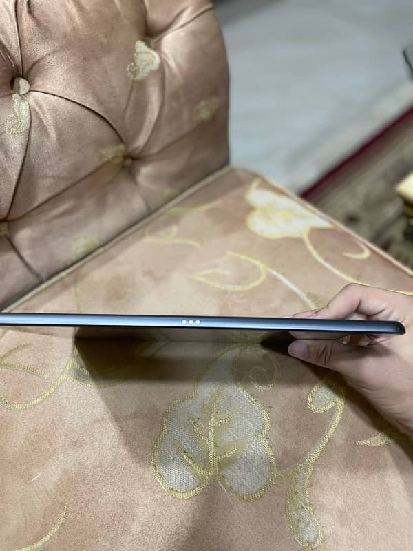 Apple Ipad 8th generation 4