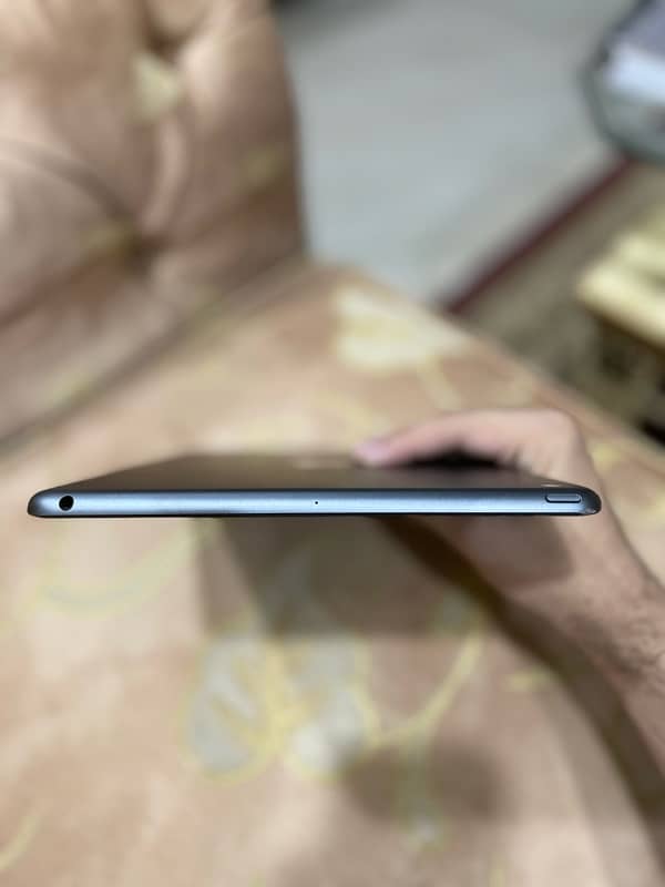 Apple Ipad 8th generation 6