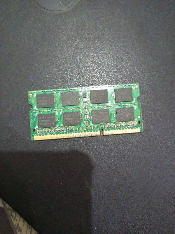 4 GB laptop ram available for sale (ddr3) 0