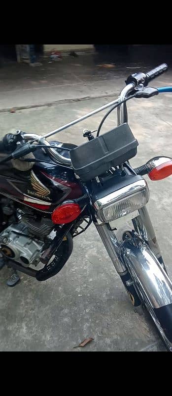 sell my Honda 125 is nmbar par cal karny 03016412967 2