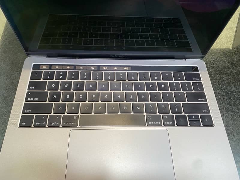 macbook pro 2019 a1989 13 inch touch bar 3