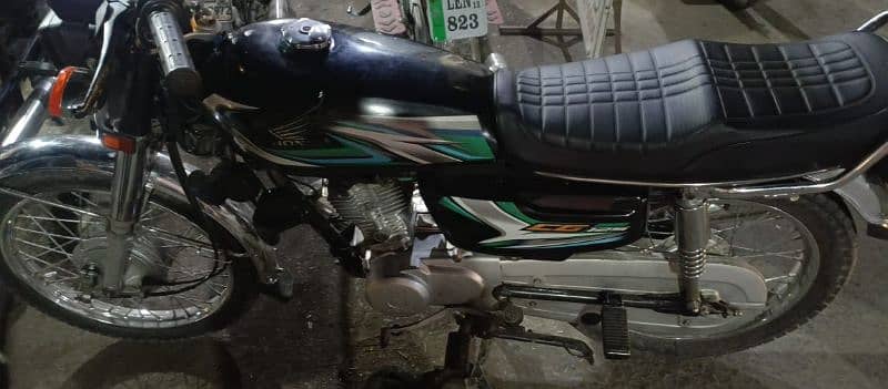 Honda 125 (Urgent sale)  contact me:03270453449 6