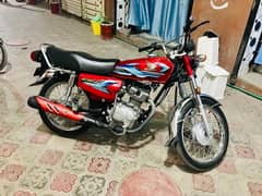 Honda 125 in red 10/10 condition